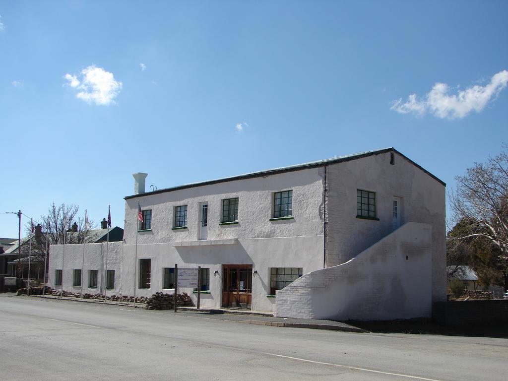 The Whitehouse Inn Sutherland Extérieur photo